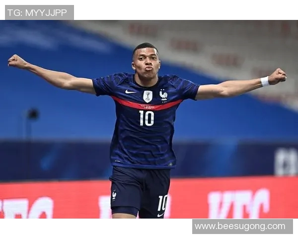 足球明星贝尔穿紧身衣展现完美身材引发球迷热议与时尚潮流的碰撞